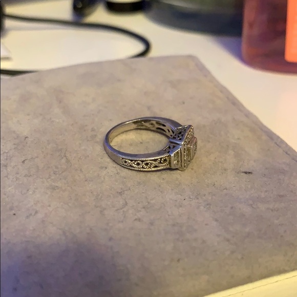 Gorgeous ring - Picture 2 of 3